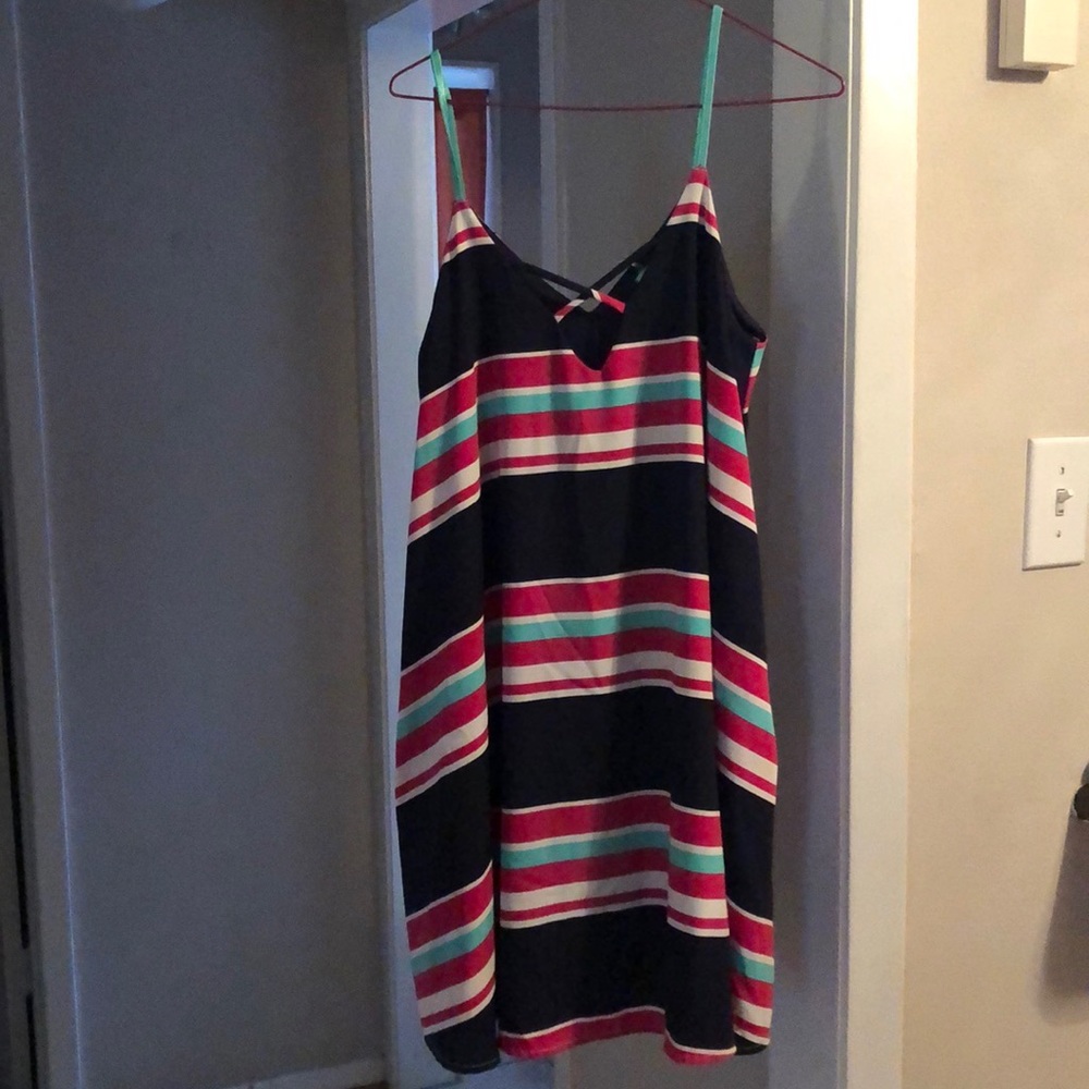 Sleeveless dress with pockets